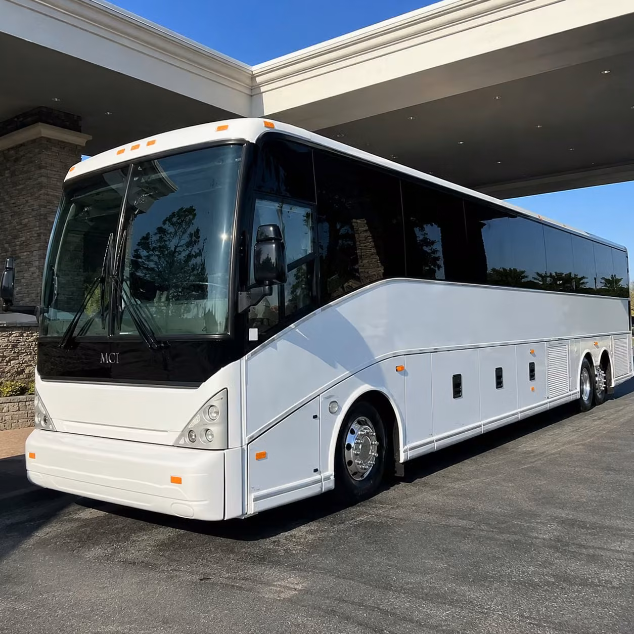 hotel shuttle services between cid and cedar rapids hotels